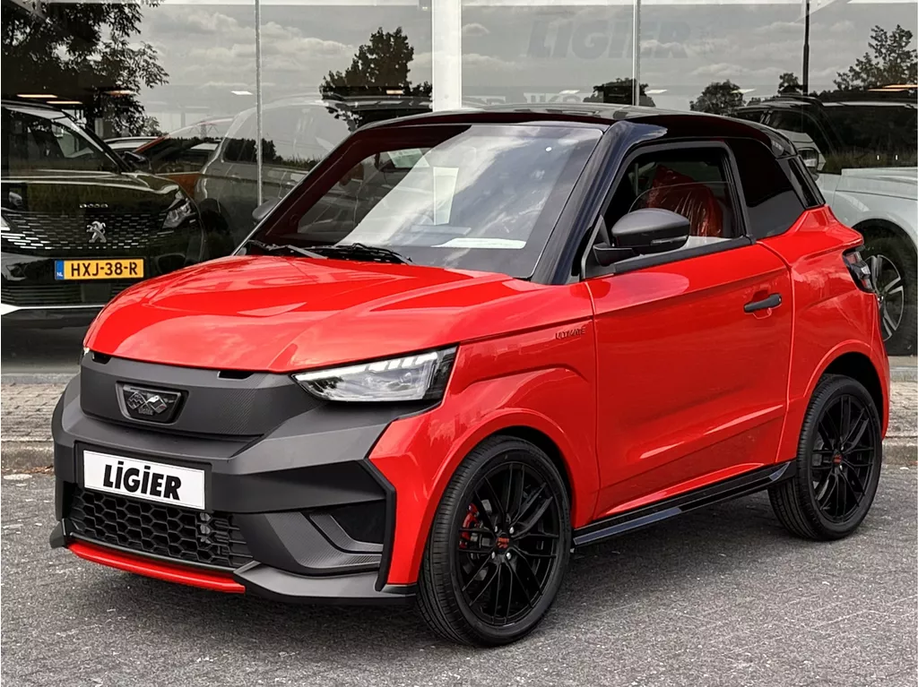 Ligier JS50 Ultimate Black line | Airco | Stuurbekrachtiging | Android Auto brommobiel NIEUW VOORRAAD